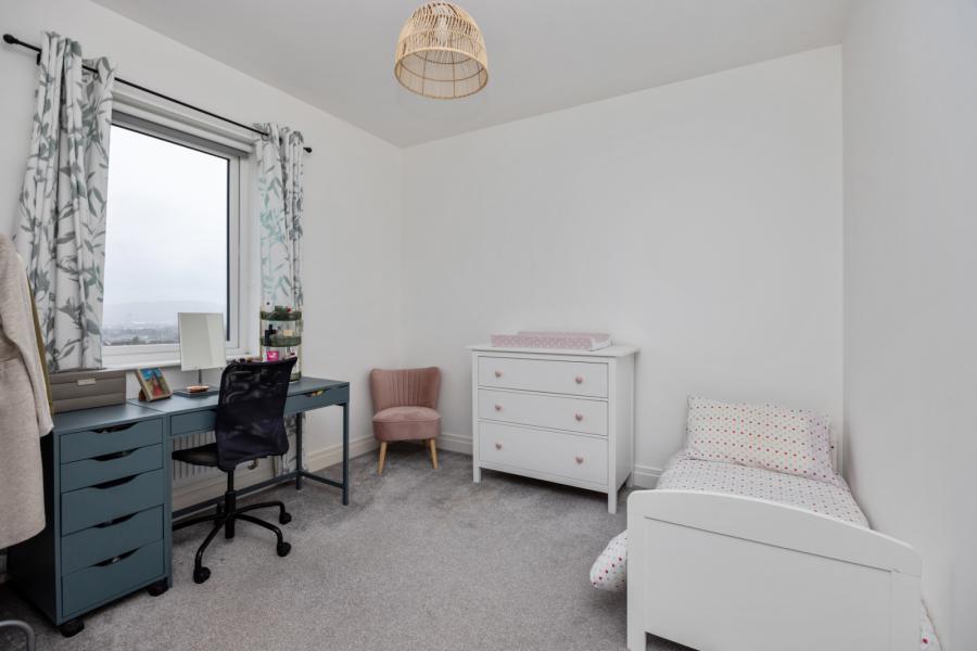 8 Castlegowan Crescent