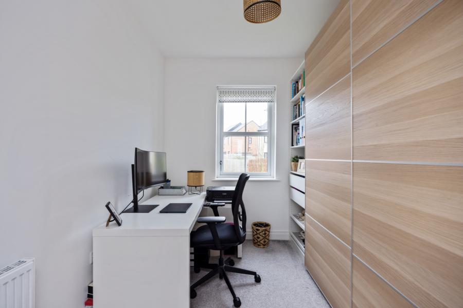 8 Castlegowan Crescent