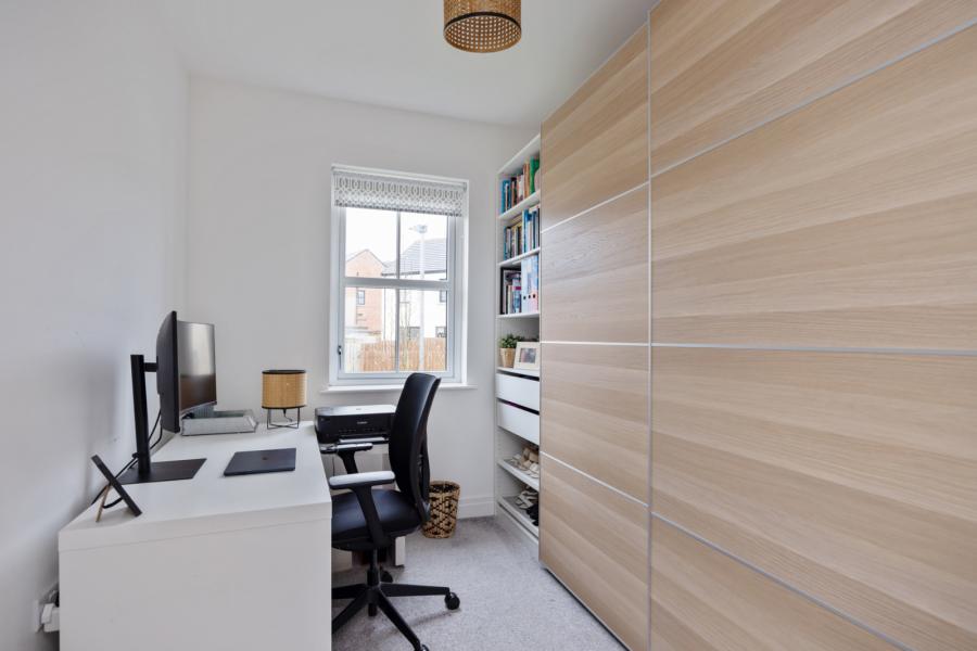 8 Castlegowan Crescent