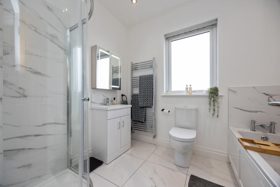 8 Castlegowan Crescent