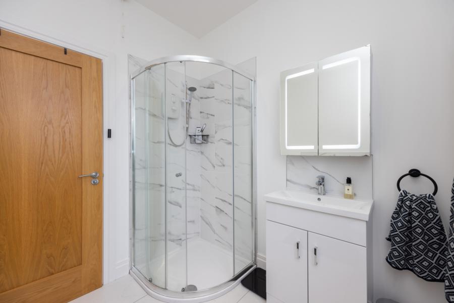 8 Castlegowan Crescent