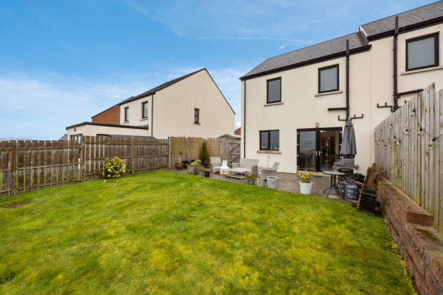 8 Castlegowan Crescent