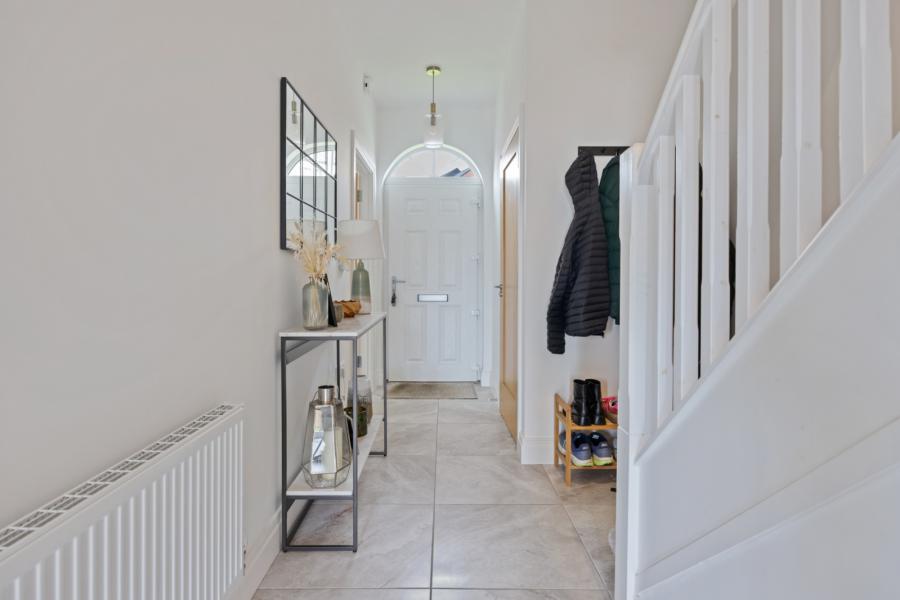 8 Castlegowan Crescent