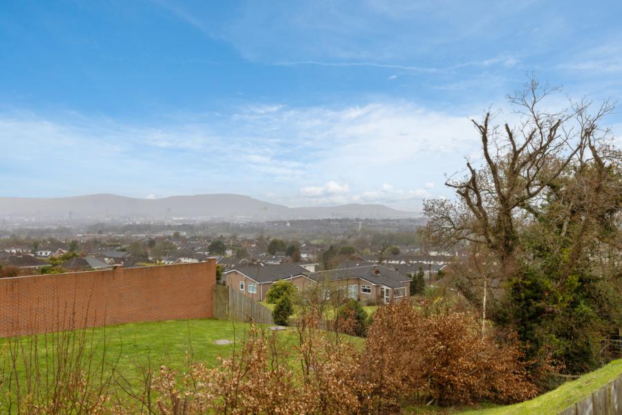 8 Castlegowan Crescent