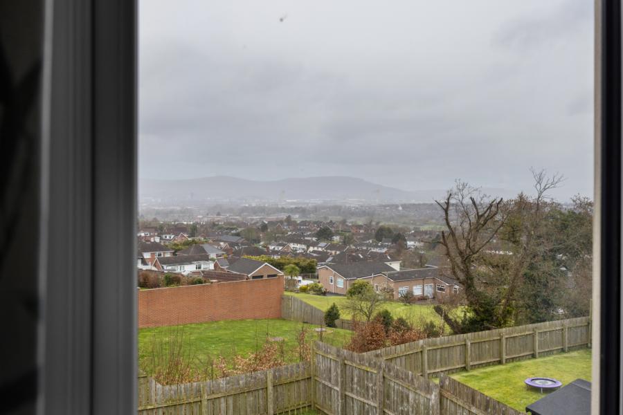 8 Castlegowan Crescent