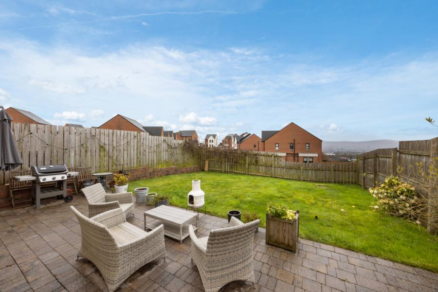 8 Castlegowan Crescent