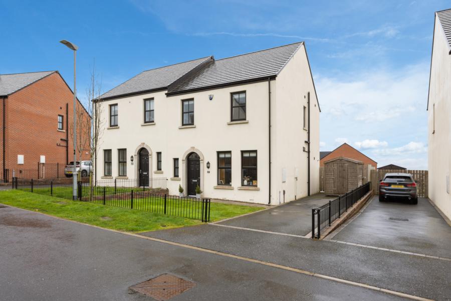 8 Castlegowan Crescent