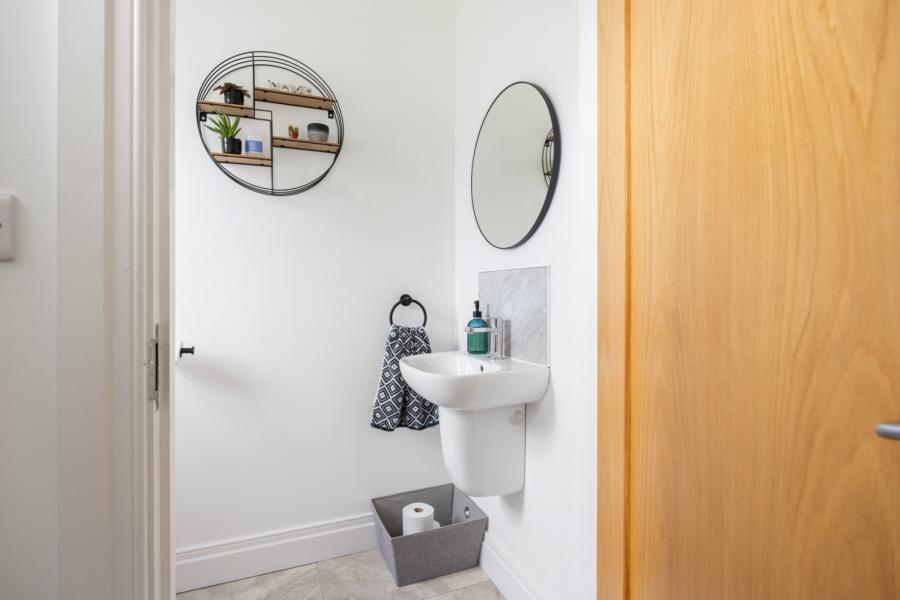 8 Castlegowan Crescent