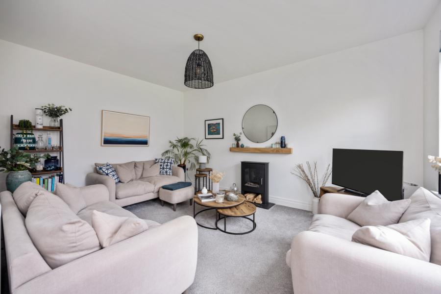 8 Castlegowan Crescent