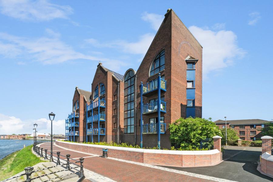 13 Ravenhill Reach Mews