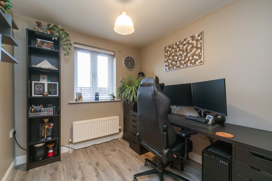 Apartment 12, 1A Inverary Drive