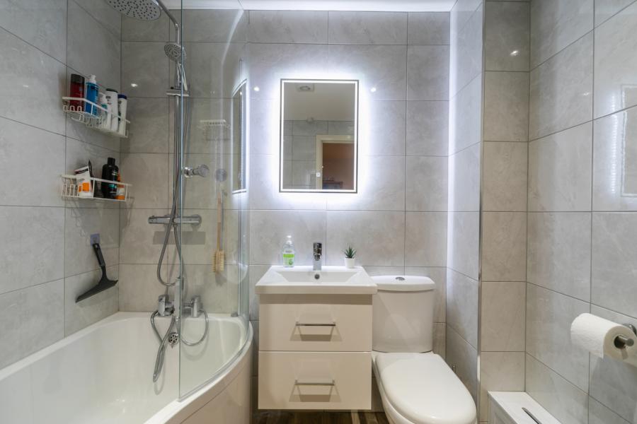 Apartment 12, 1A Inverary Drive