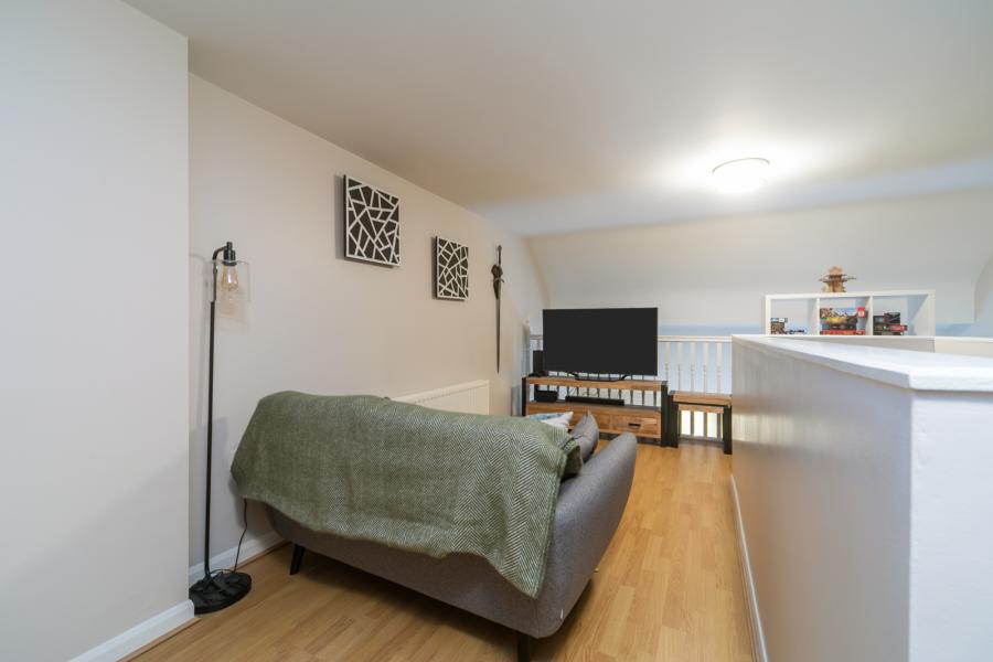 Apartment 12, 1A Inverary Drive