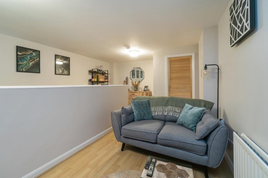 Apartment 12, 1A Inverary Drive