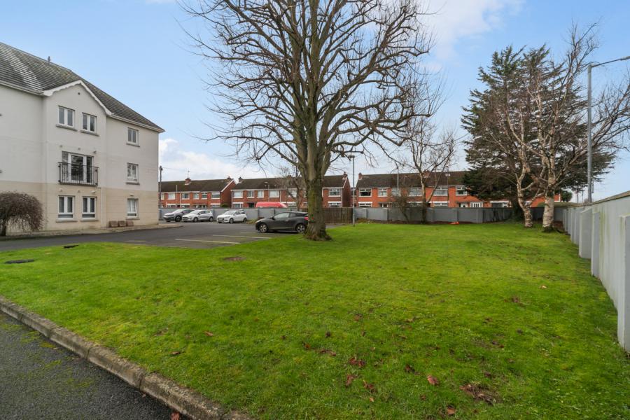 Apartment 12, 1A Inverary Drive