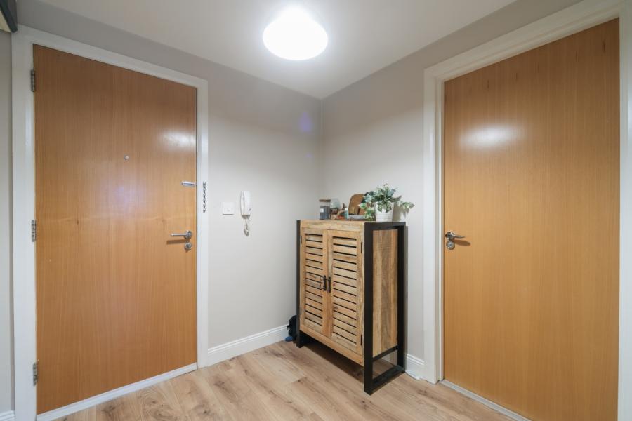 Apartment 12, 1A Inverary Drive