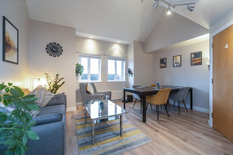 Apartment 12, 1A Inverary Drive