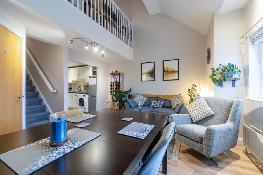 Apartment 12, 1A Inverary Drive