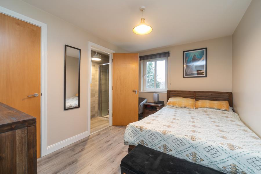 Apartment 12, 1A Inverary Drive