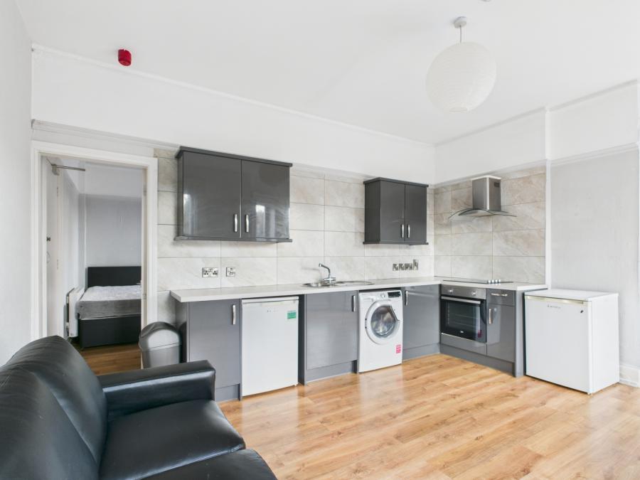 Apartment 3B, 12 Deramore Park