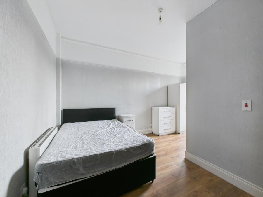 Apartment 3B, 12 Deramore Park