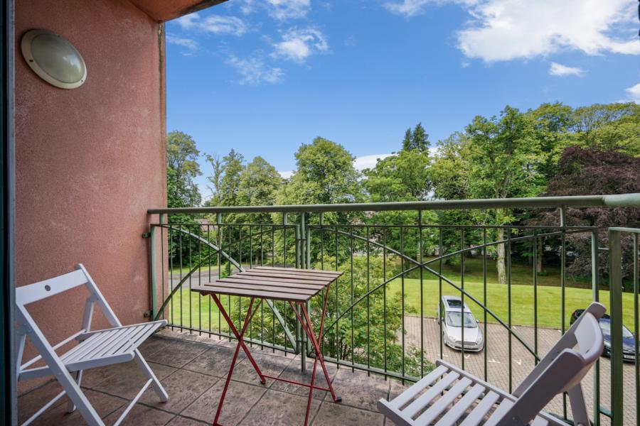 13 Danesfort Park South