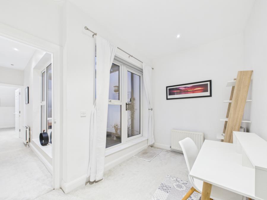 Apartment 1, 18 Adelaide Park