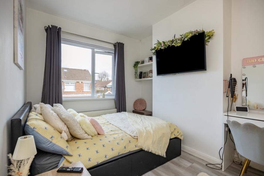 4 Bloomfield Park West