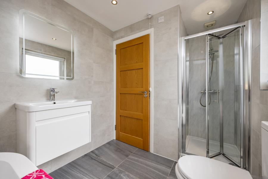 4 Bloomfield Park West