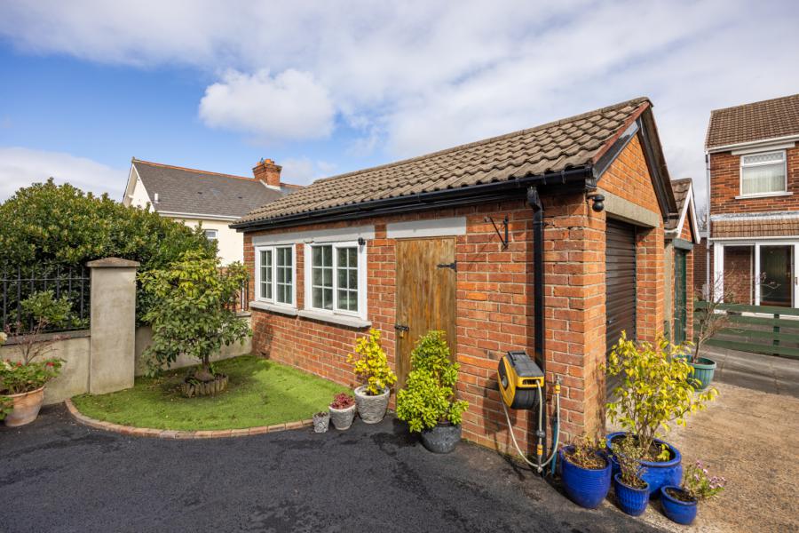 4 Bloomfield Park West