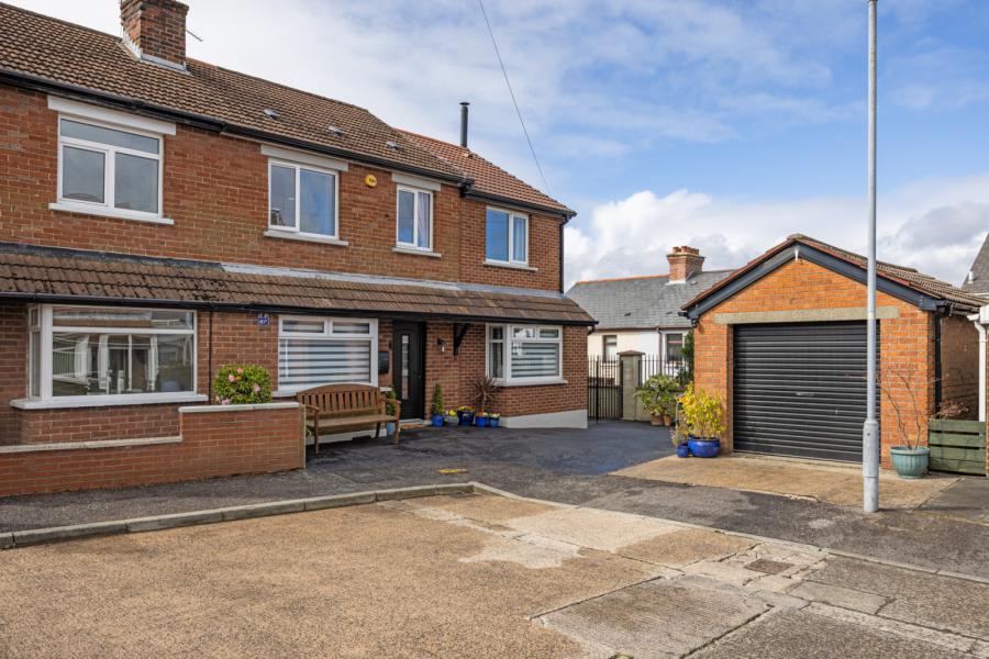 4 Bloomfield Park West