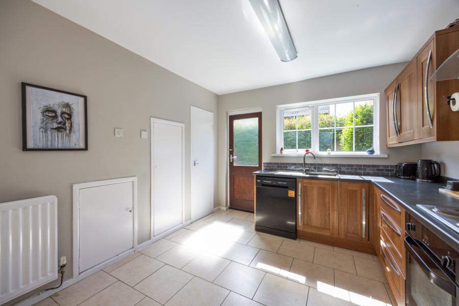 31 Knock Eden Crescent