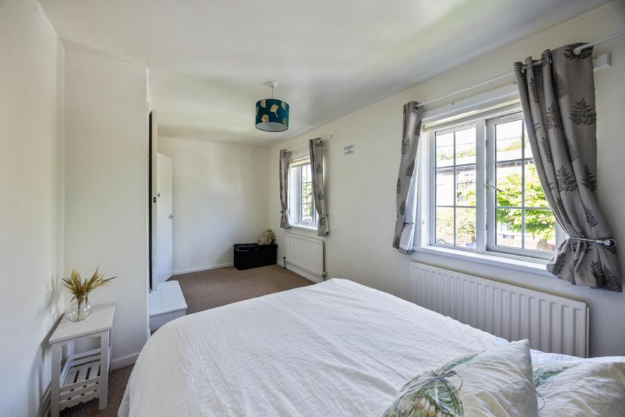 31 Knock Eden Crescent