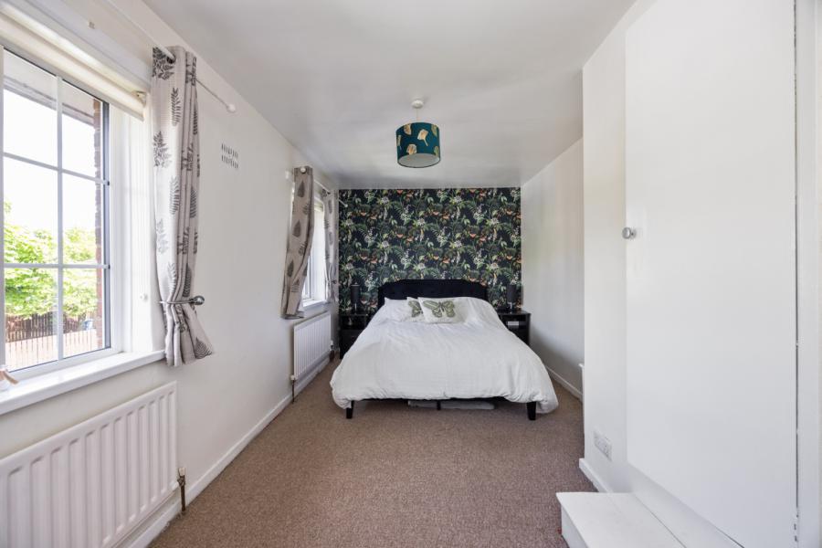 31 Knock Eden Crescent
