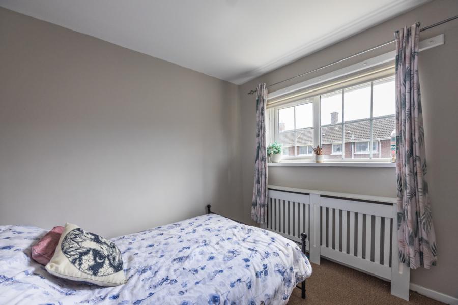 31 Knock Eden Crescent