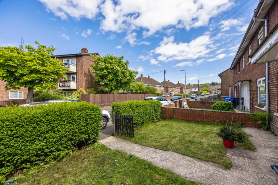 31 Knock Eden Crescent