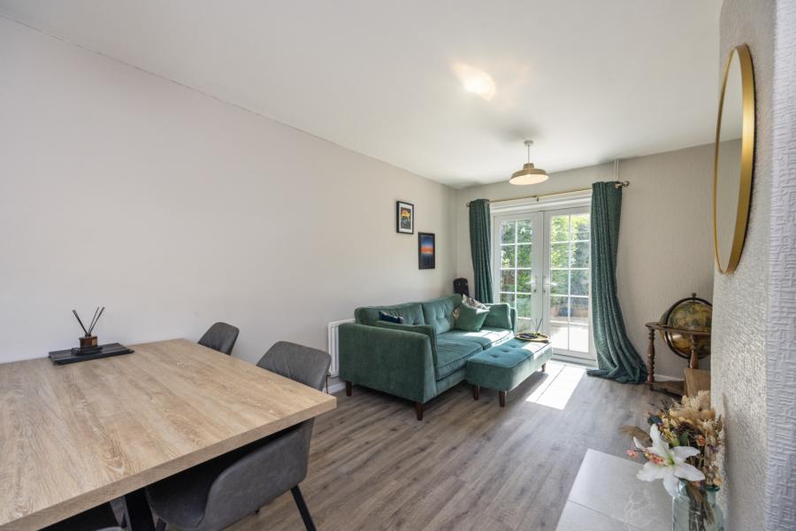 31 Knock Eden Crescent