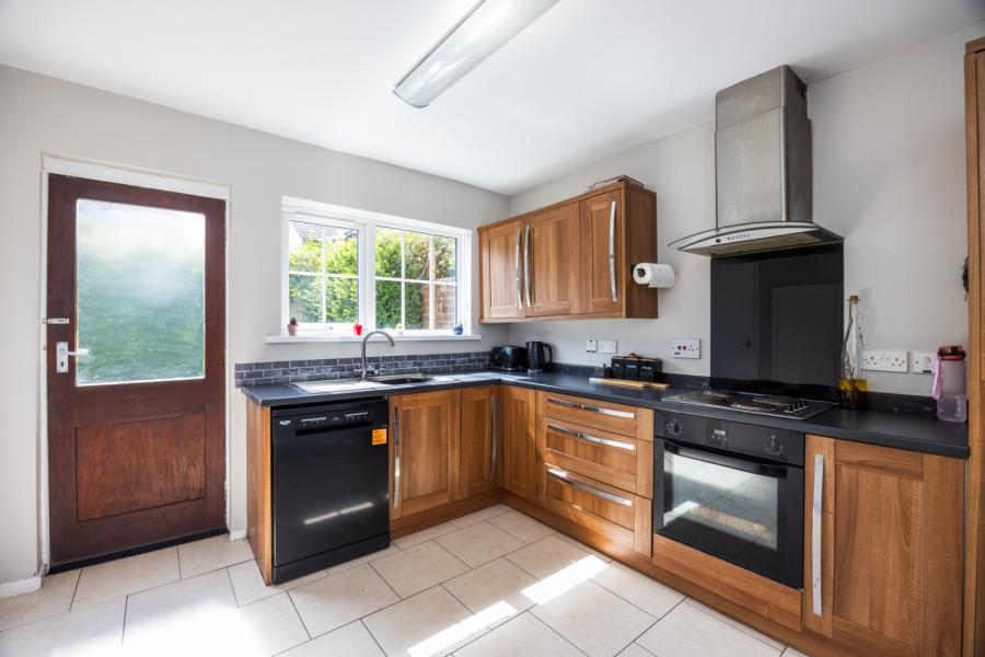 31 Knock Eden Crescent