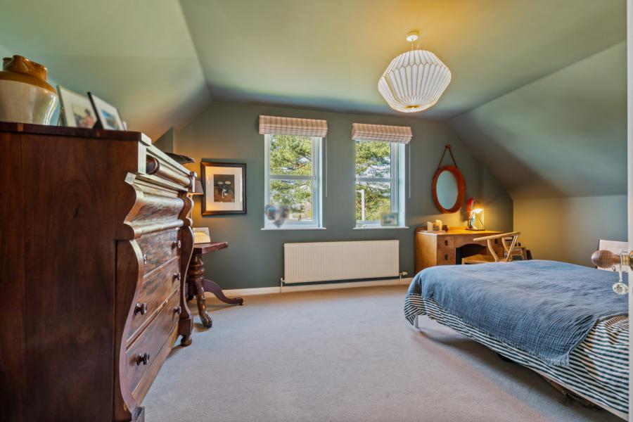 2 Strathearn Lane
