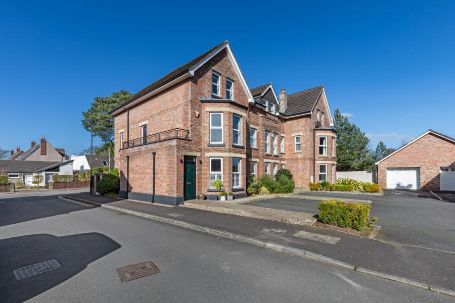2 Strathearn Lane