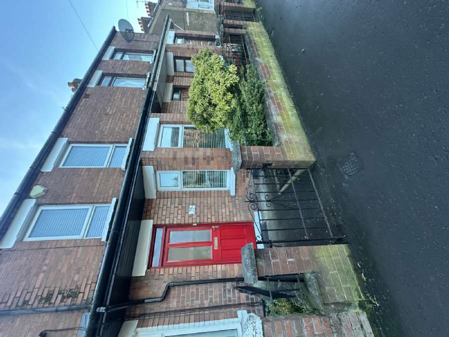 75 Ravenscroft Avenue