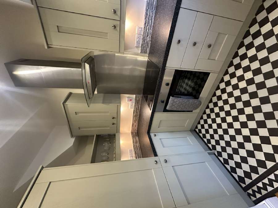 75 Ravenscroft Avenue