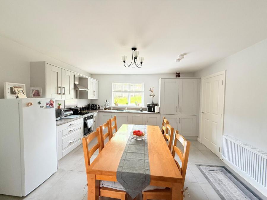 2 Baileys Gate