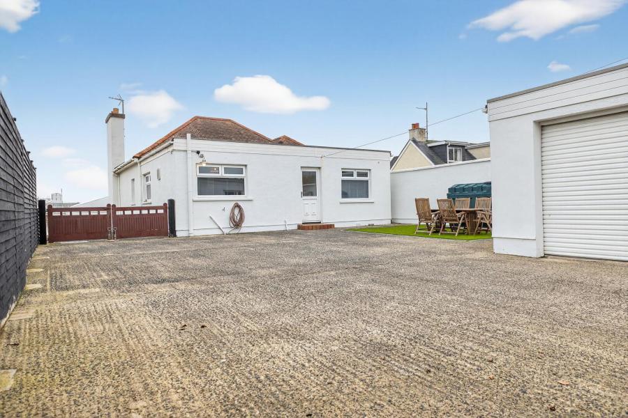 23 Strand Road