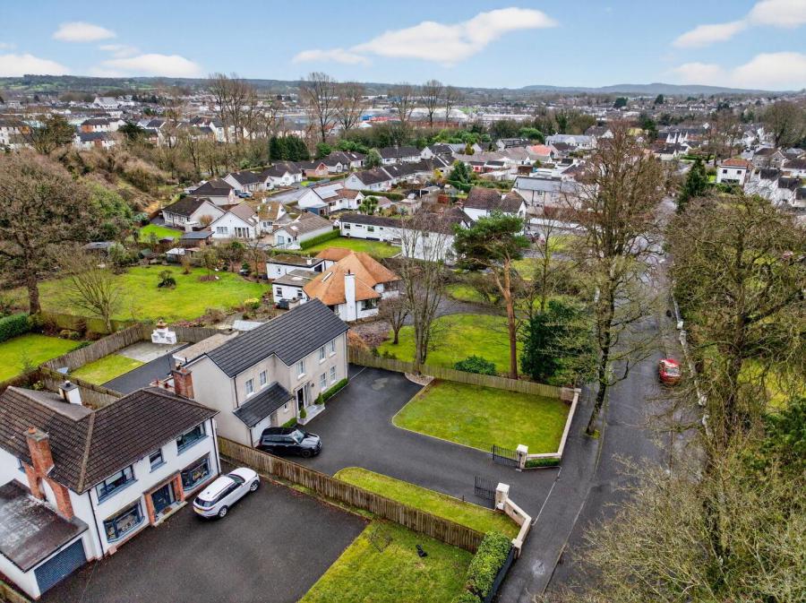 30 Leighinmohr Avenue