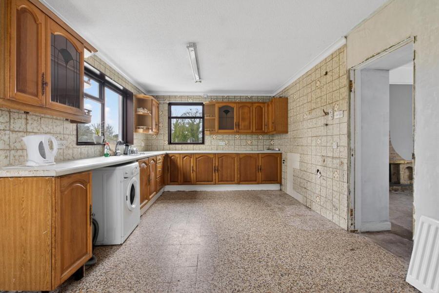 Tullymore School House, 1 Carnlough Road