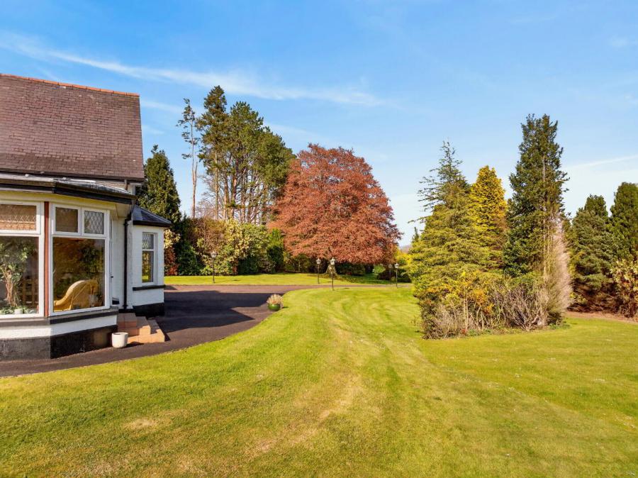 Knockan Lodge, 50 Knockan Road