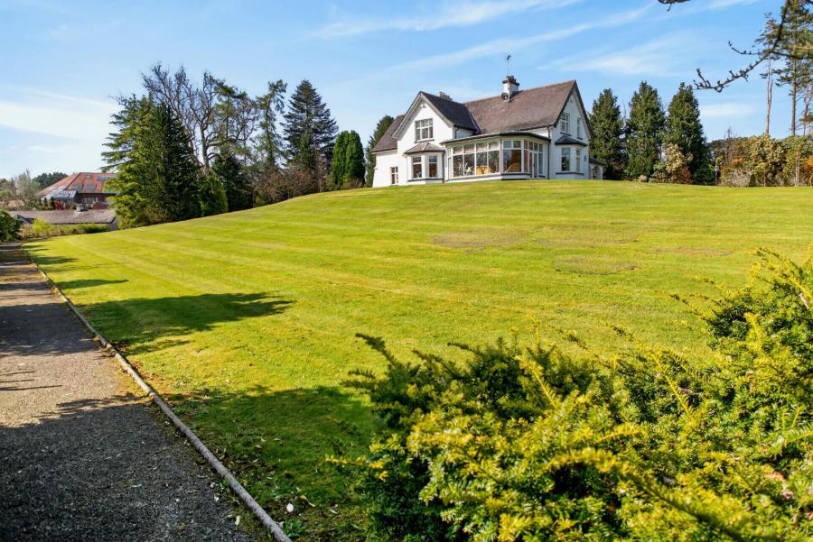 Knockan Lodge, 50 Knockan Road