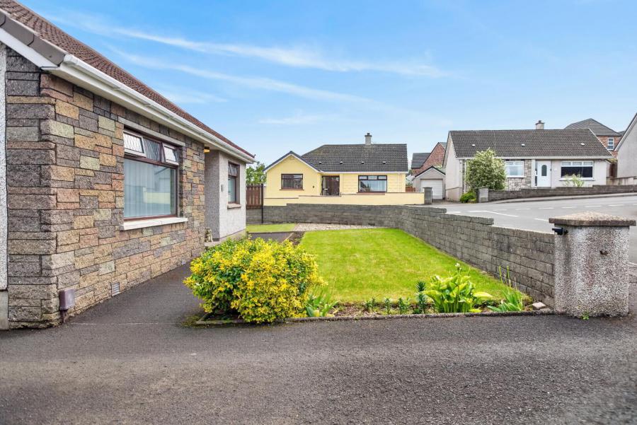 19 Hollybank Park