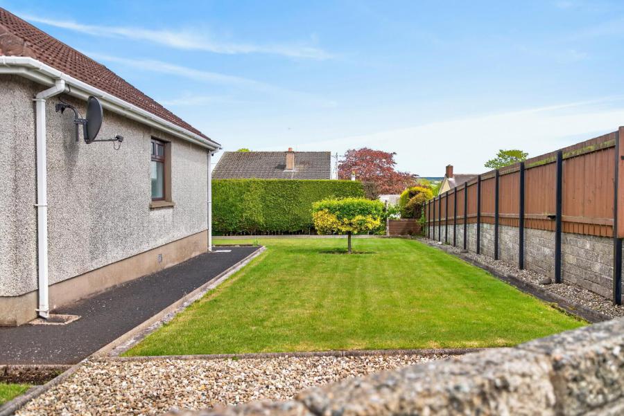 19 Hollybank Park